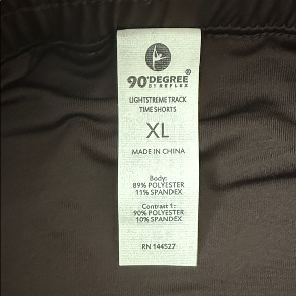 90 degree seamless Safari trail bra, and running shorts set - Picture 7 of 11